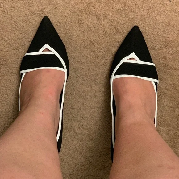 Black & White pumps *LIKE NEW* - Picture 2 of 8